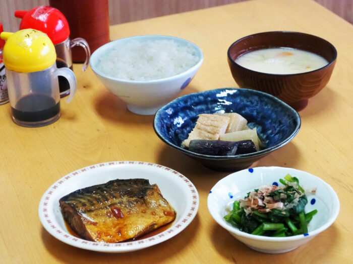 はとや食堂