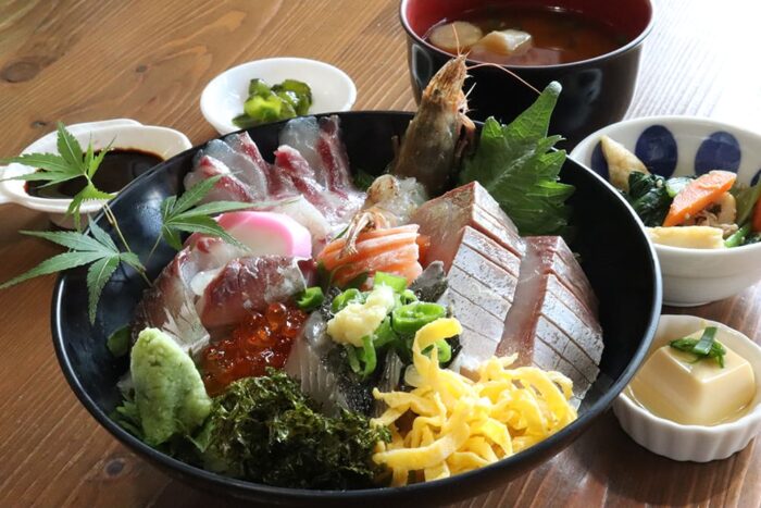 海鮮丼