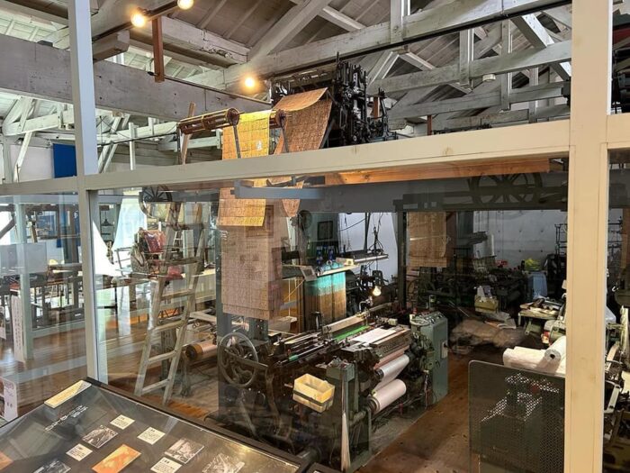丹後ちりめん歴史館の館内