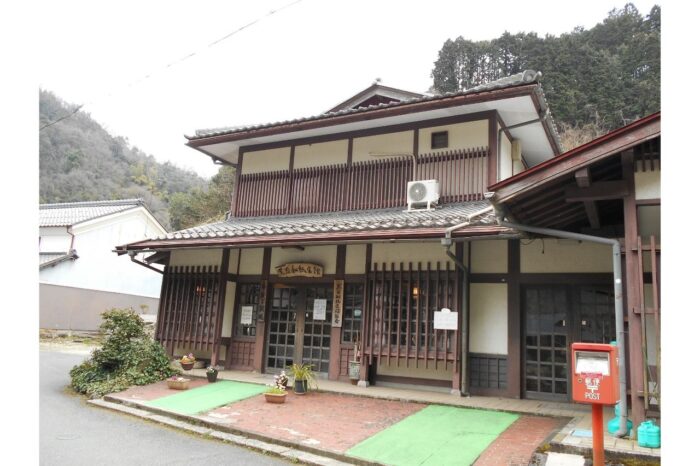 黒谷和紙の手漉き体験